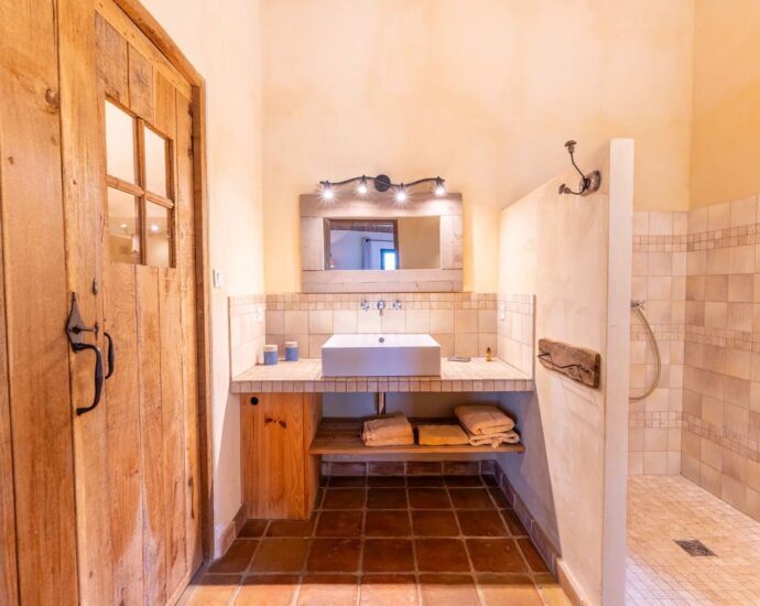 Propriano, Olmeto, villa 4 chambres, pied dans l’eau, piscine
