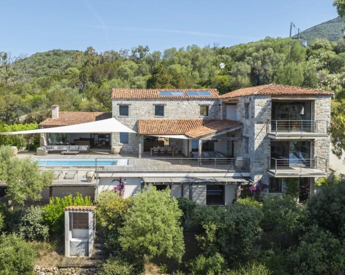 Propriano, Olmeto, pied dans l’eau, 6 chambres, piscine