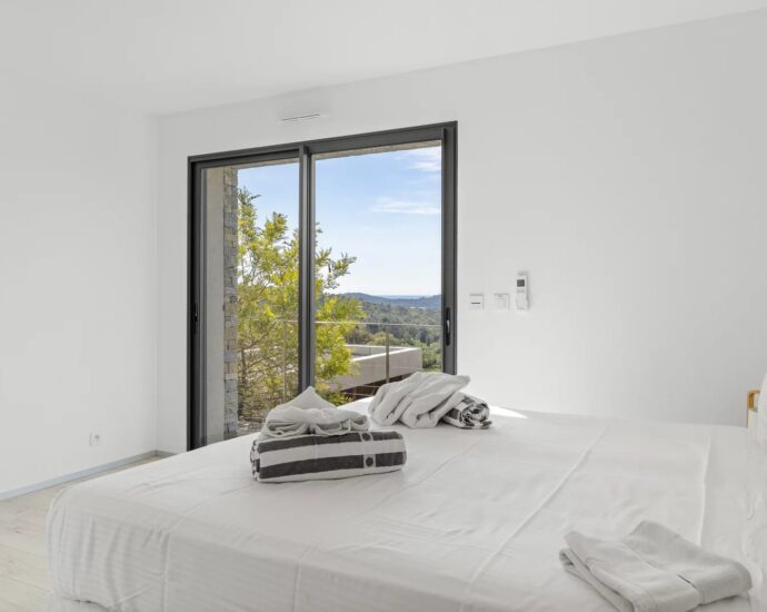 Porto Vecchio, Saint Cyprien, Villa 4 chambres, vue mer et piscine,