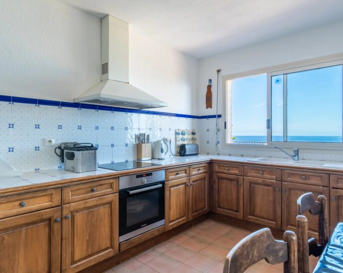 Marine de Davia, villa 5 chambres, piscine, vue mer panoramique, plage à pied