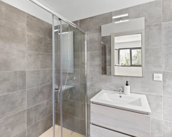 Exclusivité – Sainte-Lucie-de-Porto-Vecchio, Villa 4 chambres, piscine, vue montagnes
