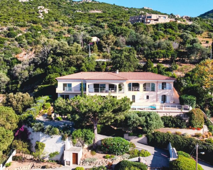 Calvi, villa 7 chambres, piscine, vue panoramique mer et Citadelle