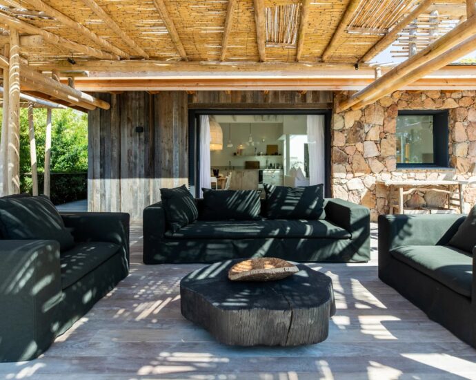 Cala Rossa Beachfront Villa – 7 Bedrooms, Direct Beach Access , Pool