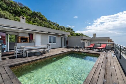 Ville di Pietrabugno – Penthouse with Sea View, 4 Bedrooms, Pool, Near Beaches