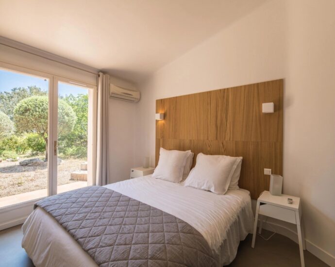 Porto Vecchio, villa 4 chambres, piscine, proche plage
