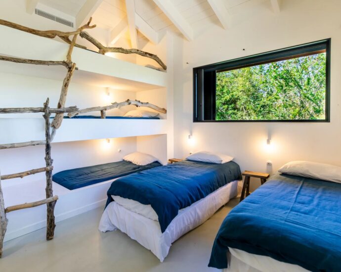 Cala Rossa Beachfront Villa – 7 Bedrooms, Direct Beach Access , Pool