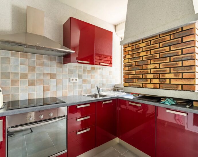 Ville di Pietrabugno – Penthouse with Sea View, 4 Bedrooms, Pool, Near Beaches