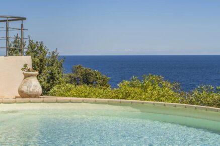 Favone, villa 3 chambres avec dépendance, vue mer, piscine, proche plage.
