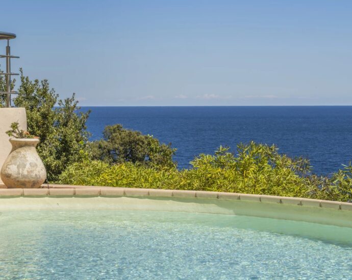 Favone, villa 3 chambres avec dépendance, vue mer, piscine, proche plage.