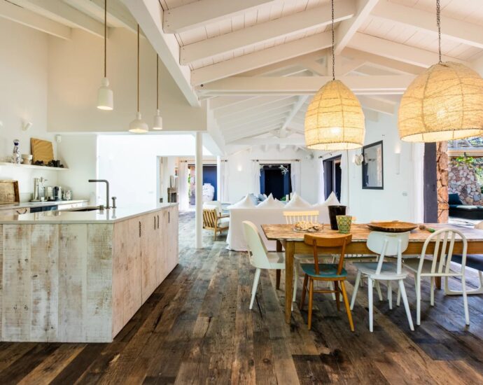 Cala Rossa Beachfront Villa – 7 Bedrooms, Direct Beach Access , Pool