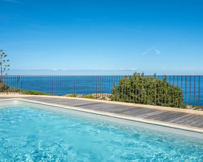Exclusive, Corbara, 5-bedroom villa, swimming pool, panoramic sea view, beach on foot