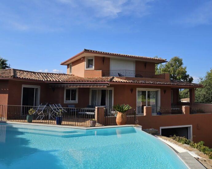 Exclusivité, Porto-Vecchio, propriété 7 chambres, piscine