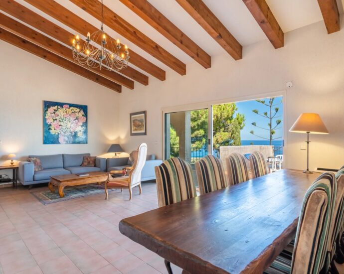 Exclusive, Corbara, 5-bedroom villa, swimming pool, panoramic sea view, beach on foot