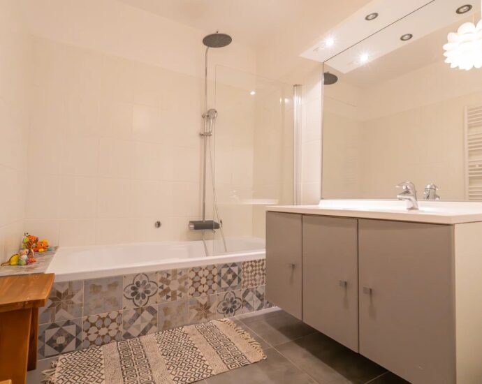 Exclusive Listing, Ajaccio, Sanguinaires – High-End Apartment, 4 Bedrooms, Sea View, Walking Distance to the Beach
