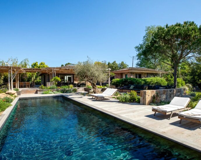 Cala Rossa Beachfront Villa – 7 Bedrooms, Direct Beach Access , Pool