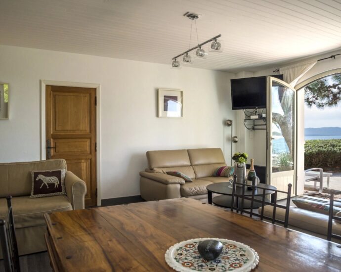 Porto-Vecchio, Cala Rossa, Domaine privé, pied dans l’eau, 2 chambres, vue mer