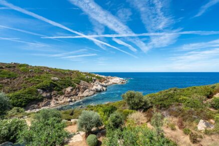 Lumio, villa d’architecte, pied dans l’eau, vue panoramique mer et maquis