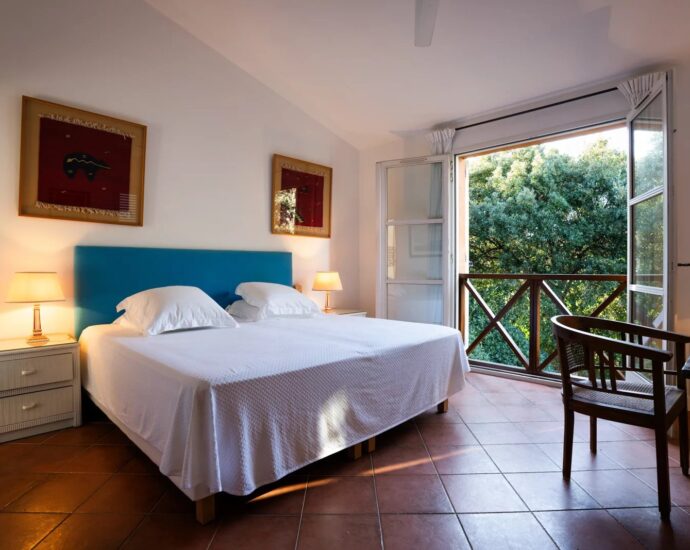 Coti-Chiavari, Villa 6 chambres, piscine, vue mer, plage à pied