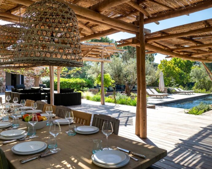Cala Rossa Beachfront Villa – 7 Bedrooms, Direct Beach Access , Pool