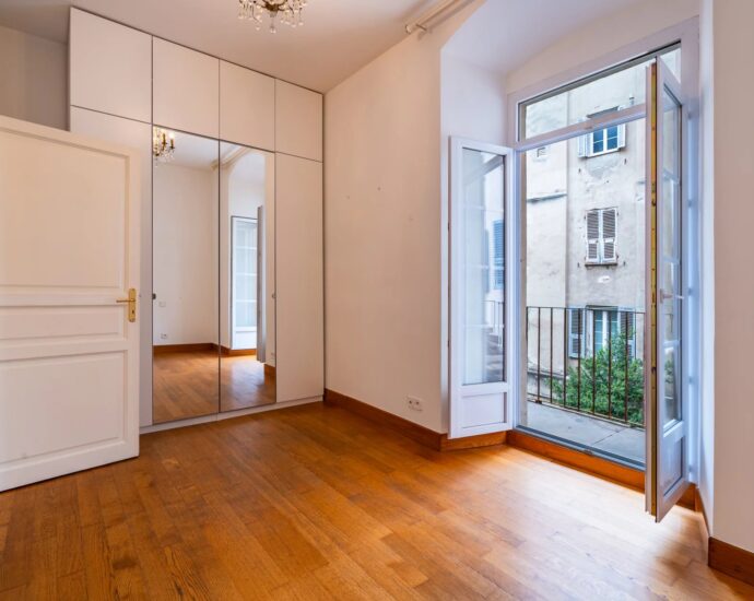 Bastia, City Center, Bourgeois Apartment, 3 Bedrooms