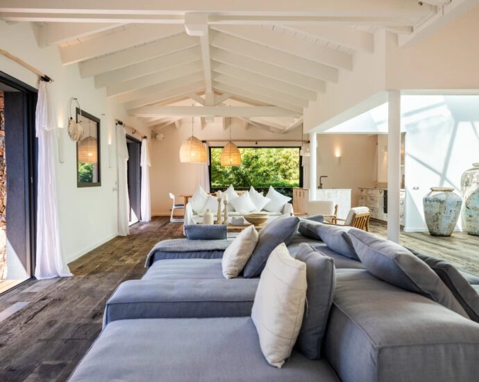 Cala Rossa Beachfront Villa – 7 Bedrooms, Direct Beach Access , Pool