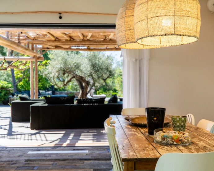 Cala Rossa Beachfront Villa – 7 Bedrooms, Direct Beach Access , Pool