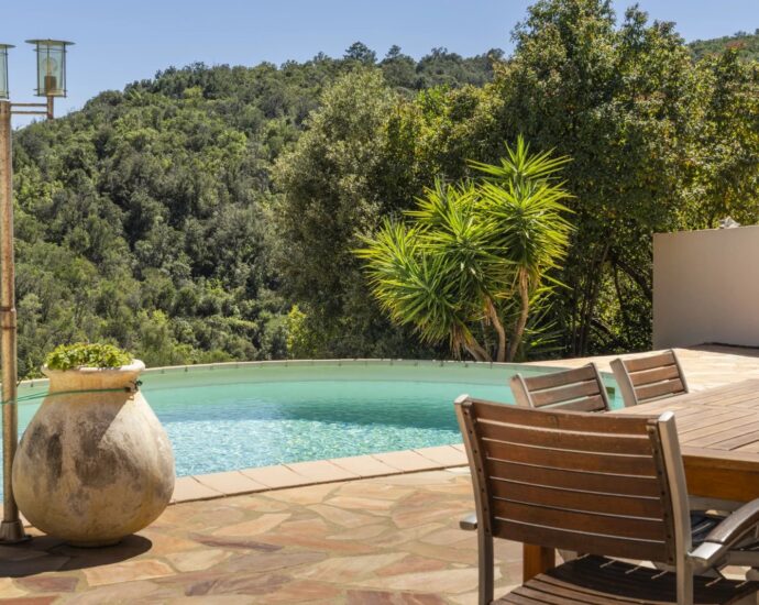 Favone, villa 3 chambres avec dépendance, vue mer, piscine, proche plage.