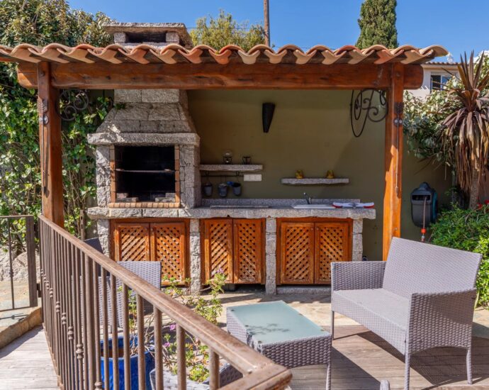 Exclusivité, Porto-Vecchio, propriété 7 chambres, piscine