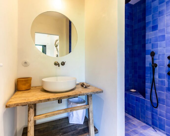 Cala Rossa Beachfront Villa – 7 Bedrooms, Direct Beach Access , Pool