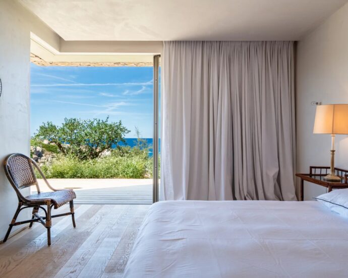 Lumio, villa d’architecte, pied dans l’eau, vue panoramique mer et maquis