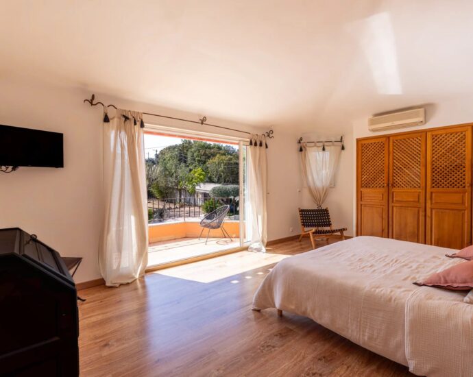Exclusivité, Porto-Vecchio, propriété 7 chambres, piscine