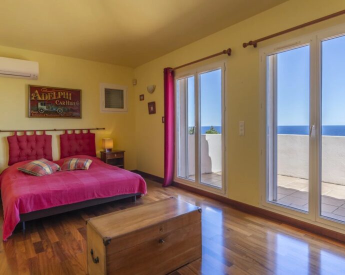 Favone, villa 3 chambres avec dépendance, vue mer, piscine, proche plage.