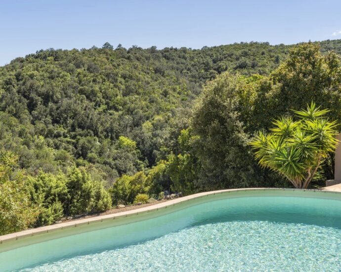 Favone, villa 3 chambres avec dépendance, vue mer, piscine, proche plage.