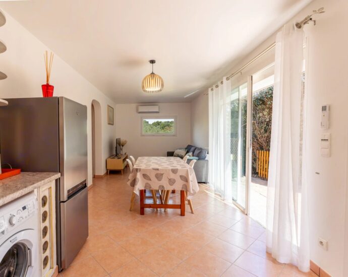 Exclusivité, Porto-Vecchio, propriété 7 chambres, piscine