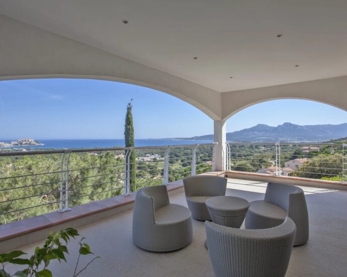 Calvi, villa 7 chambres, piscine, vue panoramique mer et Citadelle
