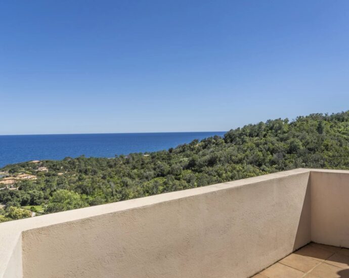 Favone, villa 3 chambres avec dépendance, vue mer, piscine, proche plage.