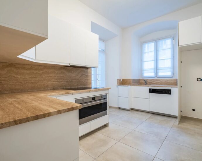 Bastia, City Center, Bourgeois Apartment, 3 Bedrooms