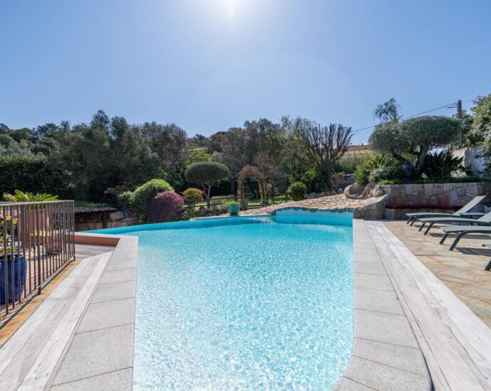 Exclusivité, Porto-Vecchio, propriété 7 chambres, piscine