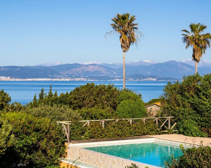 Coti-Chiavari, Villa 6 chambres, piscine, vue mer, plage à pied