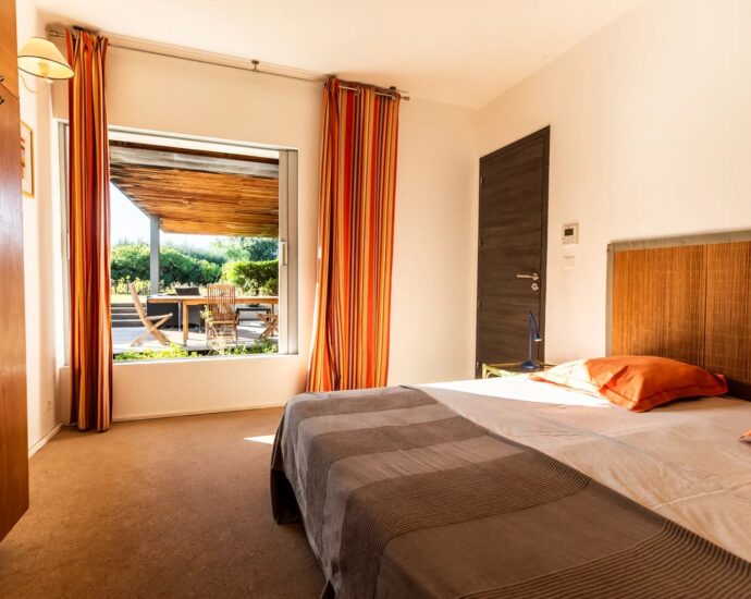 Pinarello, 5 bedrooms, swimming pool, sea and mountain views
