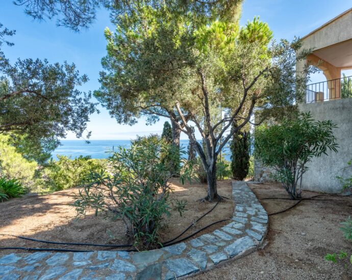 Exclusive, Corbara, 5-bedroom villa, swimming pool, panoramic sea view, beach on foot