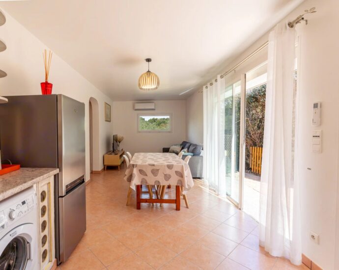 Exclusivité, Porto-Vecchio, propriété 7 chambres, piscine