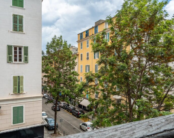Bastia, City Center, Bourgeois Apartment, 3 Bedrooms