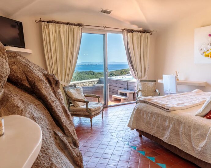 Bonifacio, Cala Longa , Villa 6 chambres, piscine, vue mer,  RL357 Marina Di Cavu