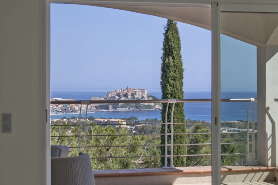 Calvi, villa 7 chambres, piscine, vue panoramique mer et Citadelle