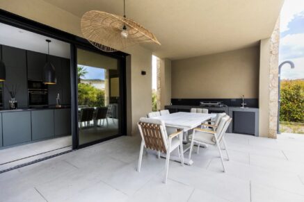 Lecci, Villa Contemporaine, 3 chambres, Piscine, Proche plage