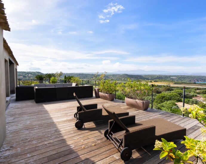 Exclusivité, Bonifacio, villa d’architecte, type bergerie, 4 chambres, piscine, vue mer et montagnes, proche plage