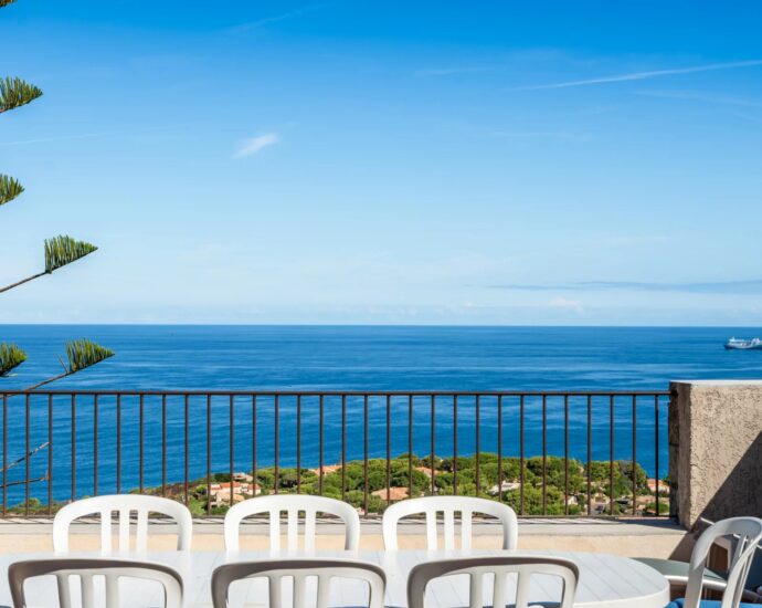 Marine de Davia, villa 5 chambres, piscine, vue mer panoramique, plage à pied