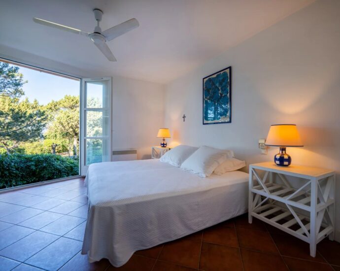 Coti-Chiavari, Villa 6 chambres, piscine, vue mer, plage à pied