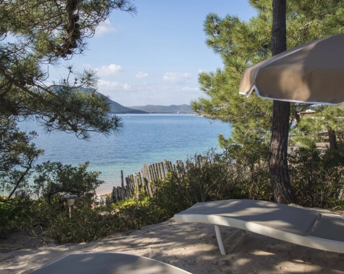 Porto-Vecchio, Cala Rossa, Domaine privé, pied dans l’eau, 2 chambres, vue mer